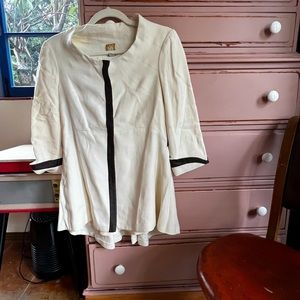 Just in time for spring this stylish lady blazer aims to please with its details